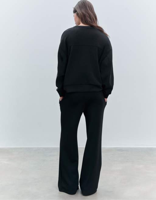 Stradivarius – Weiche Hose in Schwarz mit weitem Bein und Ziernaht, 3 von 4