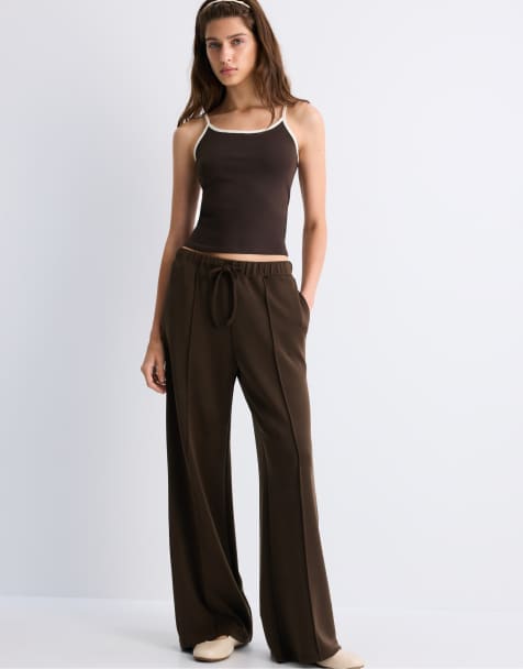 Stradivarius – Weiche Jogginghose in Braun mit weitem Bein und Ziernaht vorne - view 1
