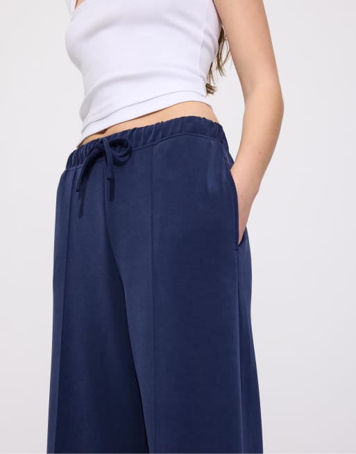 Stradivarius – Weiche Jogginghose in Marineblau mit weitem Bein und Ziernaht vorne, 4 von 7