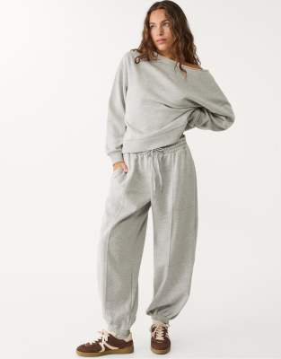 Stradivarius – Weiche Jogginghose in meliertem Grau mit Ballonschnitt - view 1