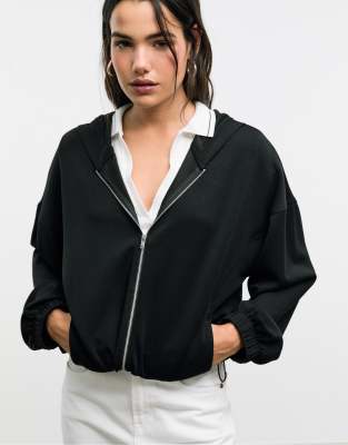 Stradivarius - Weiche Kapuzenjacke in Schwarz