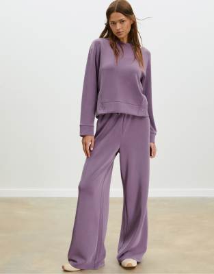 Stradivarius - Weiche Palazzo-Hose in Lila