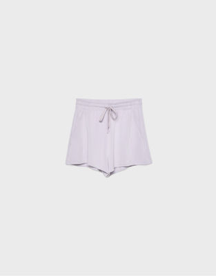 Stradivarius - Weiche Shorts in Malve mit Ziernaht-Lila