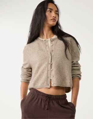 Stradivarius - Weiche Strickjacke in Steinbeige mit Knopfleiste-Weiß
