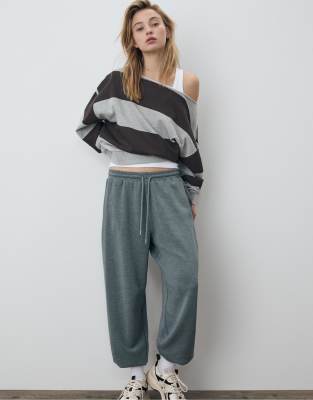 Stradivarius - Weiche, weite Jogginghose in Dunkelgrau