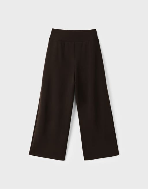 Stradivarius weiche Wide-Leg-Hose mit Bundfalten in Braun, 7 von 7