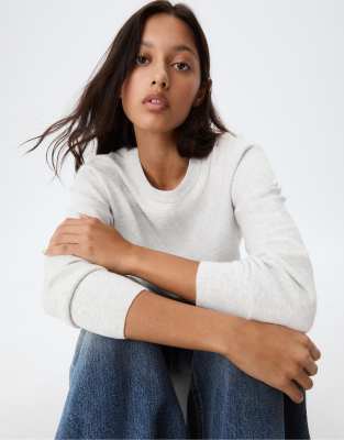 Stradivarius - Weicher Basic-Strickpullover in Perlengrau