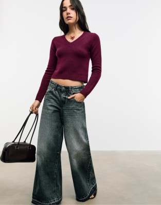 Stradivarius - Weicher Cropped-Strickpullover in Aubergine-Lila