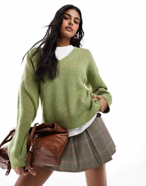 Stradivarius – Weicher Pullover in Grün mit V-Ausschnitt - view 1
