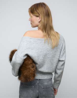 Stradivarius - Weicher Strickpullover in meliertem Grau mit U-Boot-Ausschnitt