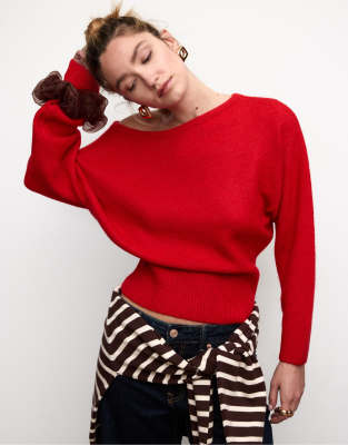 Stradivarius - Weicher Strickpullover in Rot mit U-Boot-Ausschnitt