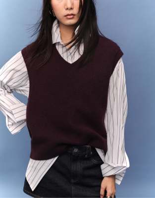 Stradivarius - Weicher Strickpullunder in Aubergine mit V-Ausschnitt-Lila