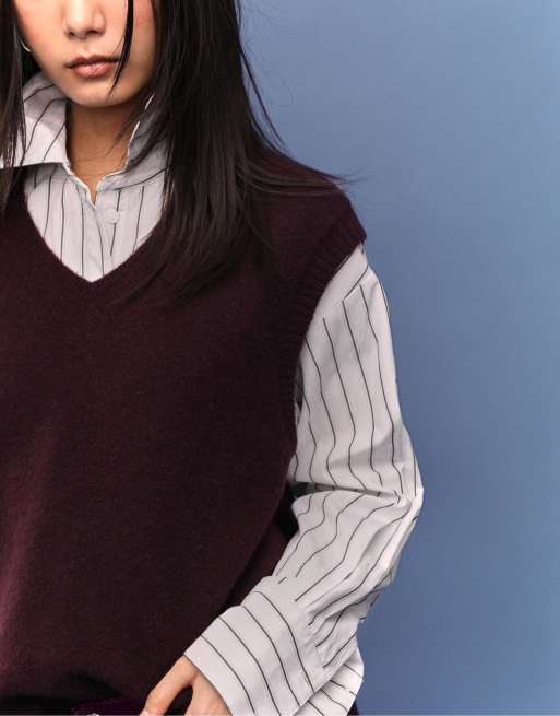 Stradivarius – Weicher Strickpullunder in Aubergine mit V-Ausschnitt, 4 von 4