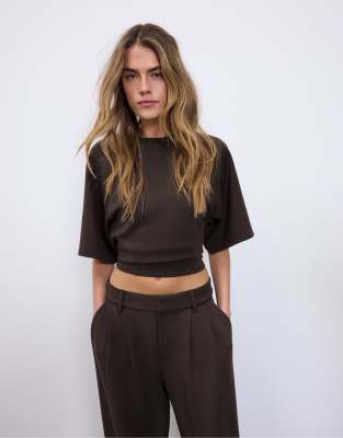 Stradivarius - Weiches, kurzärmliges T-Shirt in Braun-Brown