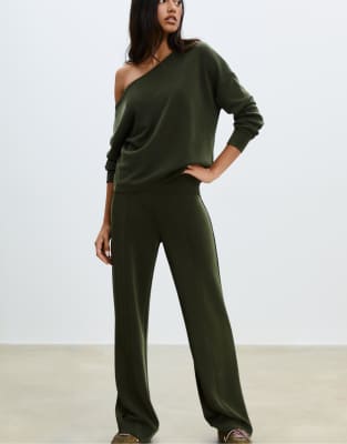 Stradivarius - Weiches, schulterfreies Sweatshirt in Grün