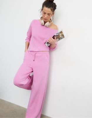 Stradivarius - Weiches, schulterfreies Sweatshirt in Kaugummirosa