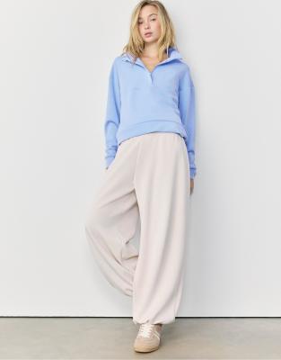 Stradivarius - Weiches Sweatshirt in Himmelblau mit Reißverschluss