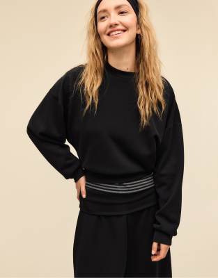 Stradivarius - Weiches Sweatshirt in Schwarz mit Fledermausärmeln