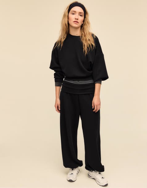 Stradivarius – Weiches Sweatshirt in Schwarz mit Fledermausärmeln - view 1