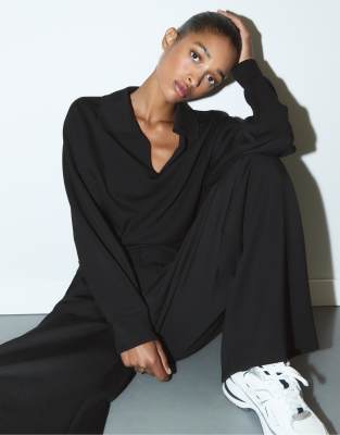 Stradivarius - Weiches Sweatshirt in Schwarz