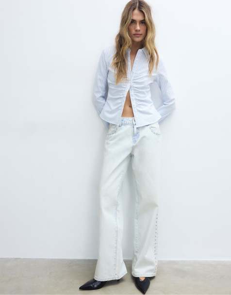 Stradivarius – Weit geschnittene, lockere Jeans in Mittelblau mit Nietenverzierung - view 1