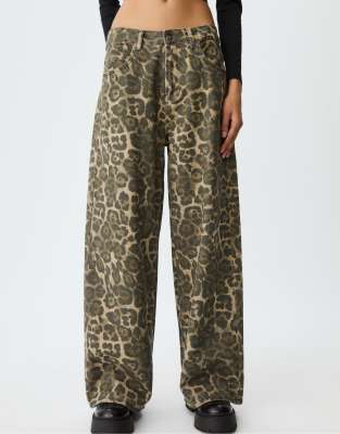 Stradivarius - Weite Hose in Grau mit Leopardenmuster