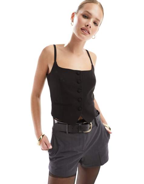 Stradivarius – Weste in Schwarz mit schmalen Trägern - view 1