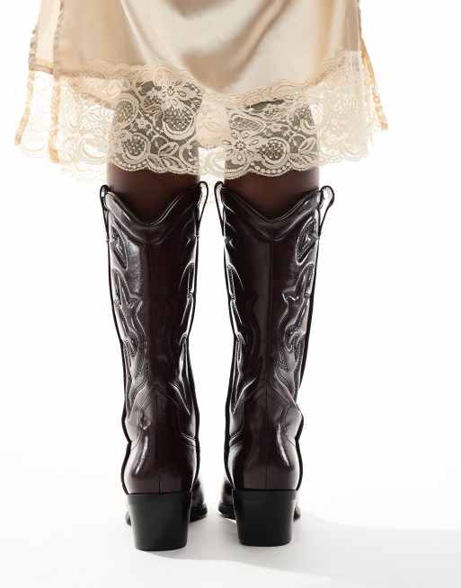 Stradivarius western boot in burgundy, 2 of 4