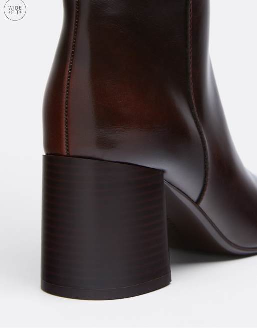 Stradivarius Wide Fit braune Stiefel mit Absatz und hohem Schaft in Braun, 4 von 4