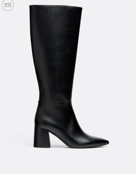 Stradivarius Wide Fit braune Stiefel mit Absatz und hohem Schaft in Schwarz - view 1
