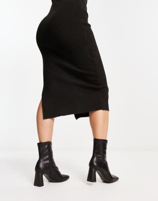 wide neck ankle boots