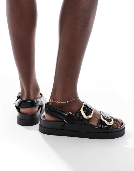 Stradivarius Wide Fit chunky flat sandal in black
