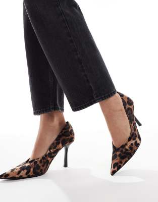 Stradivarius Wide Fit heeled court shoe in leopard print-Multi φωτογραφία