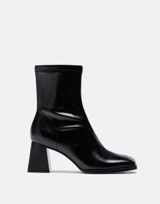  wide fit mid-heel boots with stretch legs 