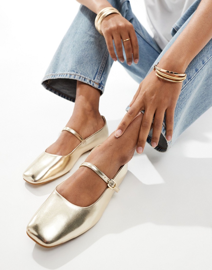 Stradivarius Wide Fit Minimal Ballet Flats In Gold-silver