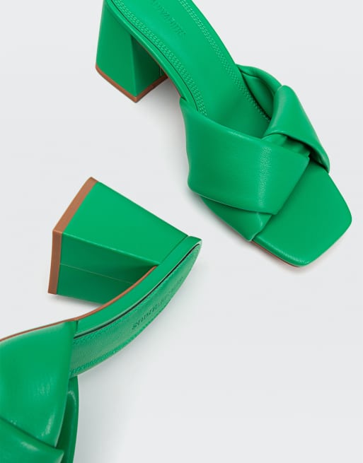Stradivarius Wide Fit – Mules in Grün mit überkreuztem Riemen, weite Passform, 4 von 4