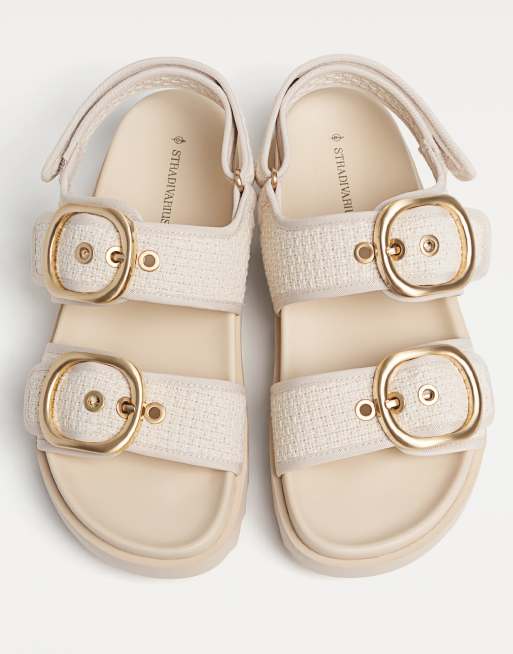 Stradivarius – Wide Fit – Naturvita, platta sandaler med tyg, 4 av 4