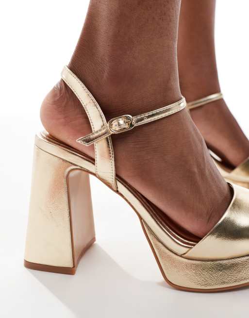 Stradivarius Wide Fit platform sandals in gold