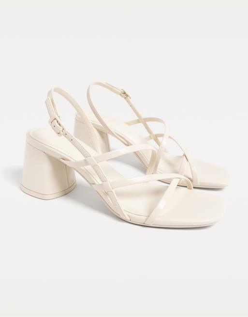 Stradivarius Wide Fit – Sandaletten in Ecru mit Blockabsatz, 3 von 4