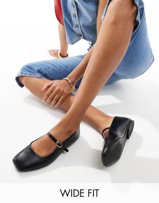 Stradivarius Wide Fit - Schlichte Ballerinas in Schwarz mit weiter Passform