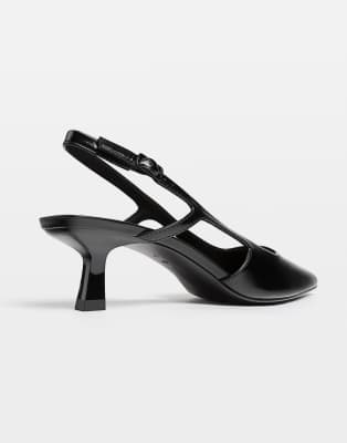 Stradivarius Wide Fit - Schuhe in Schwarz mit Kitten-Absatz und Fersenriemen