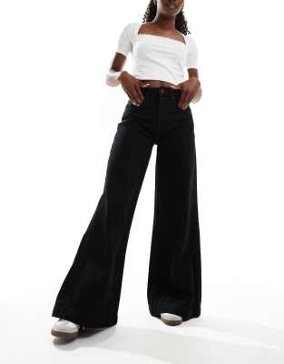 Stradivarius Stradivarius wide flare jean in black wash