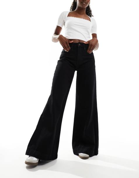 Stradivarius wide flare jeans in black wash - view 1