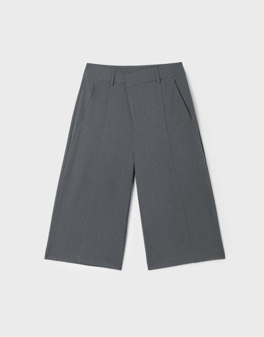 Stradivarius Wide-leg cross-waist bermuda shorts in dark grey, 6 of 7