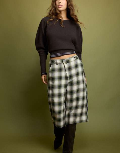 Stradivarius Wide-leg cross-waist bermuda shorts in green - view 1