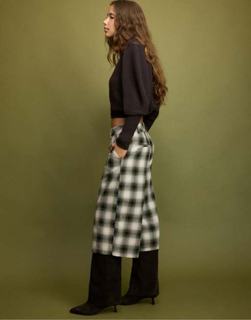 Stradivarius Wide-leg cross-waist bermuda shorts in green, 5 of 7