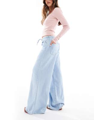 Stradivarius Wide Leg Fluid Jeans