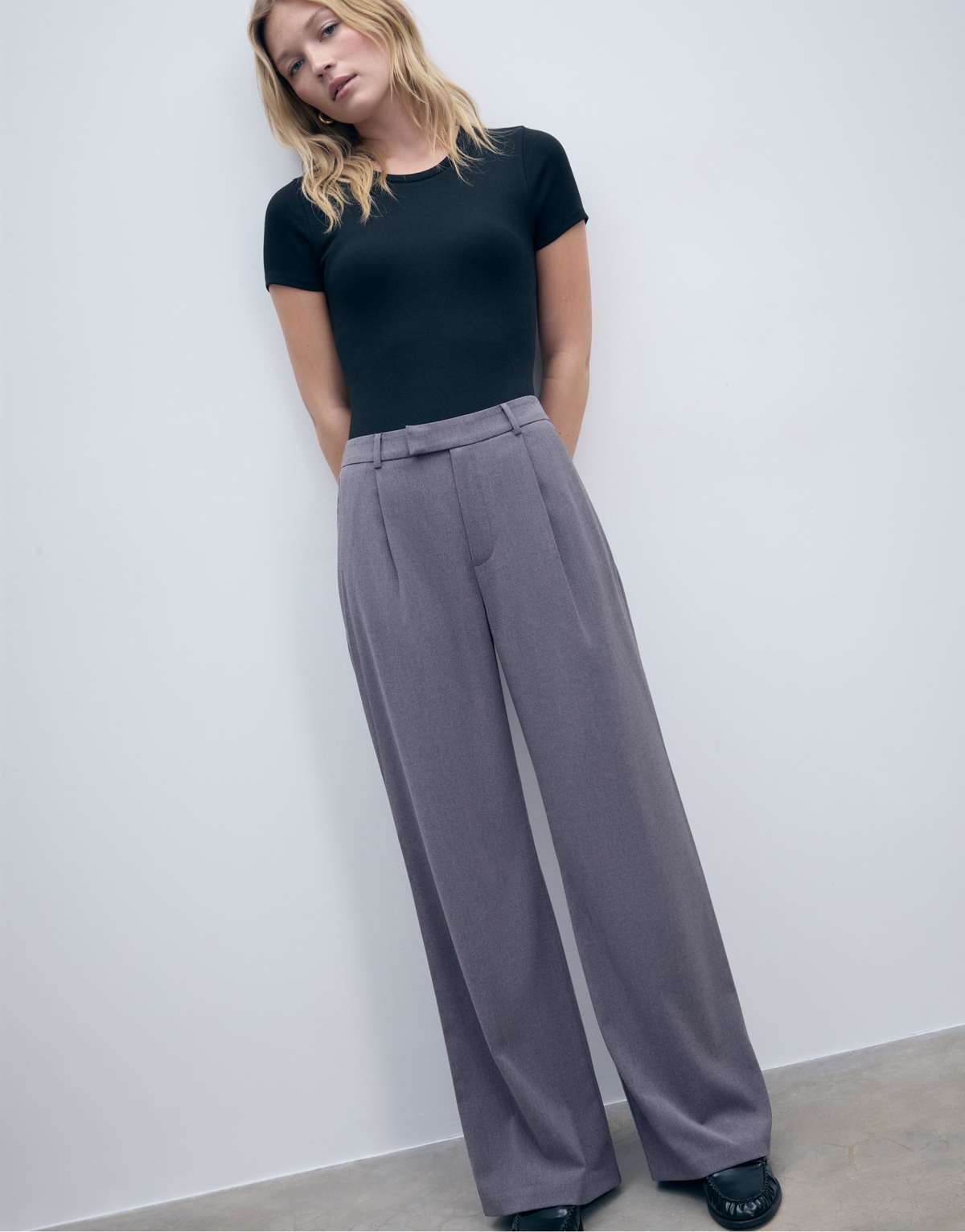 Stradivarius Wide-leg formal wear trousers in dark grey