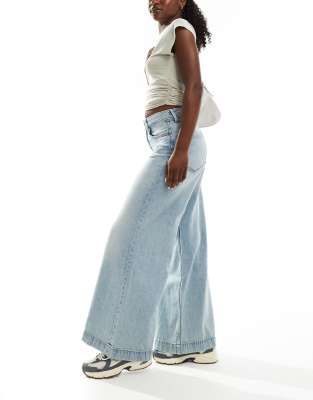 wide leg jeans in light wash blue