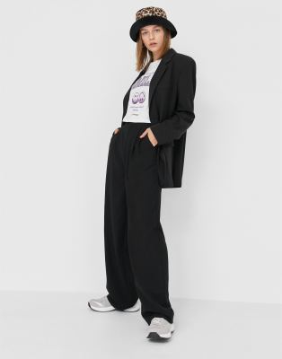 black relaxed trousers